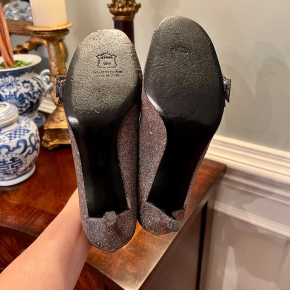 EUC Stuart Weitzman Silver Bronze Pyrite Nocturn Bowover Open Toe Pump Heels 9 M - Picture 6 of 6